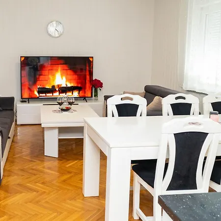 Villa Lucija *