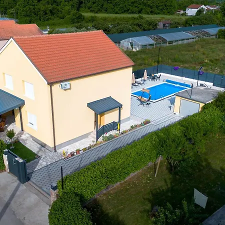 Lucija Villa *